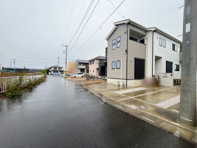 【前面道路含む現地写真】 | 熊谷市久保島　中古戸建