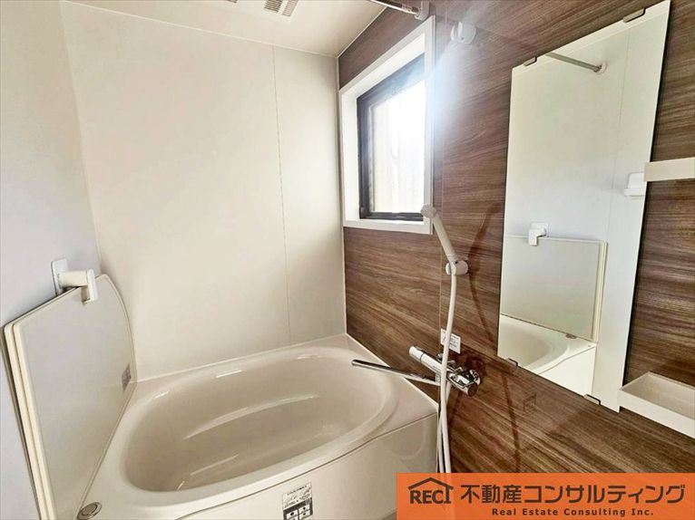 メゾン越木岩A棟の浴室