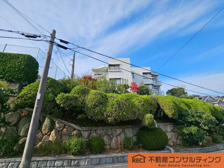 メゾン越木岩A棟の外観