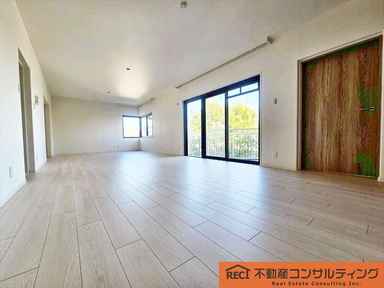 メゾン越木岩A棟の居間・リビング