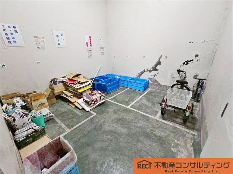 メゾン越木岩A棟の駐輪場