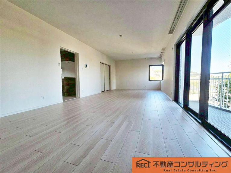 メゾン越木岩A棟の内装|南西向き最上階角部屋！