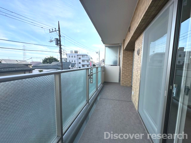 ブロッサムコートむさし野ビューウイングのバルコニー|【バルコニー（9.93㎡）】
幅広いバルコニーで洗濯物などを干しやすそうです。椅子などを設置してまったりもできそうです◎