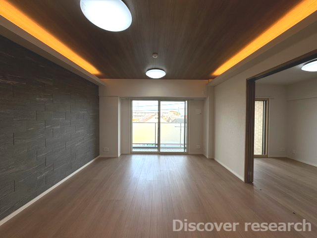 ブロッサムコートむさし野ビューウイングの居間・リビング|【LDK（約14.0帖）】
隣接する洋室の扉を開放して、一体利用することで約20帖の開放的な空間に生まれ変わります！