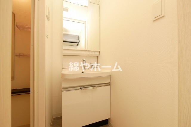 ソルテラス四天王寺前夕陽ヶ丘の独立洗面台|独立洗面化粧台が付いています