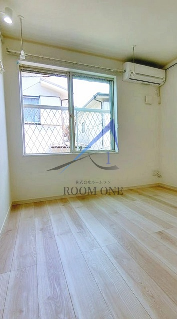 ハーミットクラブハウスヴァンキャトル鶴見の居間・リビング|洋室のお部屋です。