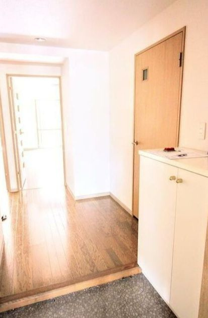 クレセントMの玄関|別号室の参考写真です