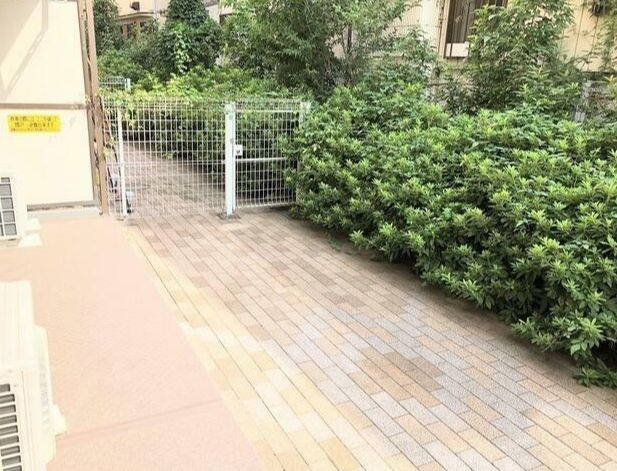 クレセントMの庭|別号室の参考写真です