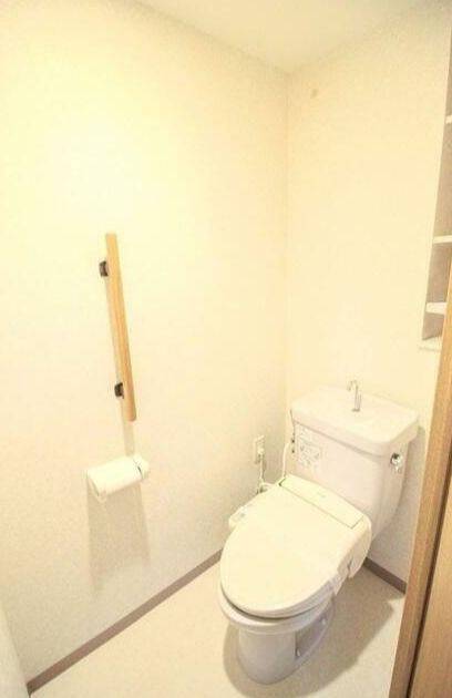 クレセントMのトイレ|別号室の参考写真です