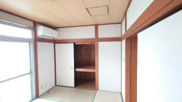 小山サンハイツの和室|南側6帖和室収納