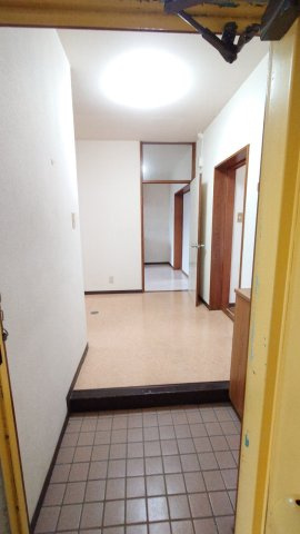 小山サンハイツの玄関