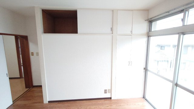 小山サンハイツの収納|6.5帖洋室収納