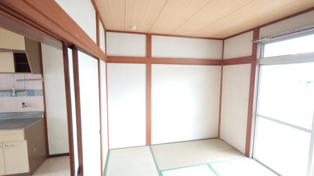 小山サンハイツの和室|南側6帖和室