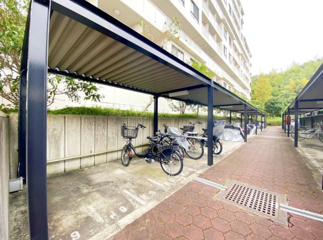 須磨パークヒルズH棟の駐輪場