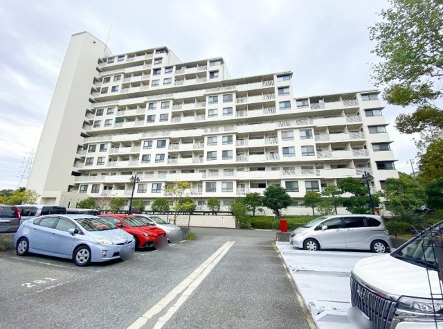 須磨パークヒルズH棟の外観