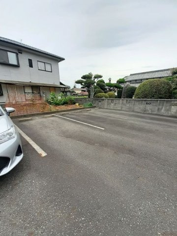 ヴィラ・エテルノの駐車場