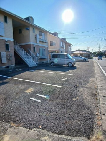 ロイヤルパレス村松ⅡＡの駐車場
