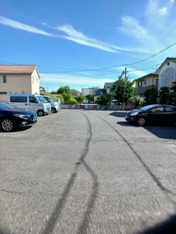 グランデュールＲの駐車場