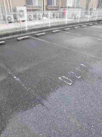 エスポワールＤの駐車場