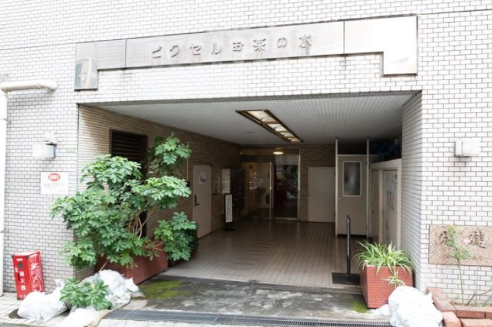 ビクセルお茶の水のエントランス