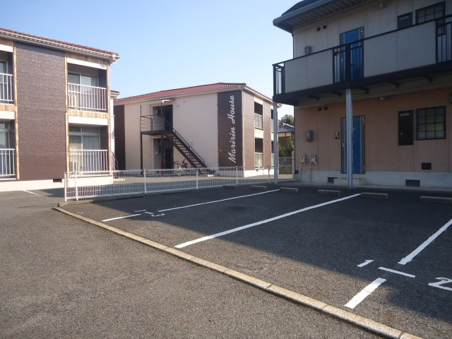 スーベニールの駐車場