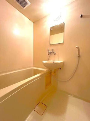 【浴室】 | ホワイトハウスＢ | お風呂です