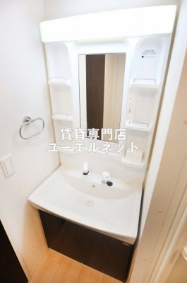 【独立洗面台】 | クリスタルマンション | 清潔感ある独立洗面台で毎日気持ちよく♪