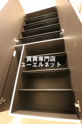 【設備】 | クリスタルマンション | 収納力たっぷりのシューズボックスで玄関すっきり！