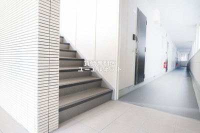 【エントランス】 | クリスタルマンション | 毎日通る場所だからこそ、洗練された空間に