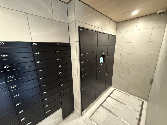 プレサンスロジェ伏見のその他共用部分|共用部分に宅配ボックスもございます。