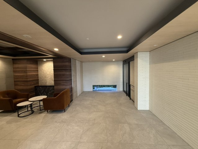 プレサンスロジェ伏見のエントランス|マンション内のエントランスです。