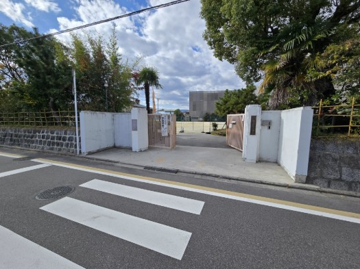 プレサンスロジェ伏見の周辺|伏見住吉小学校です