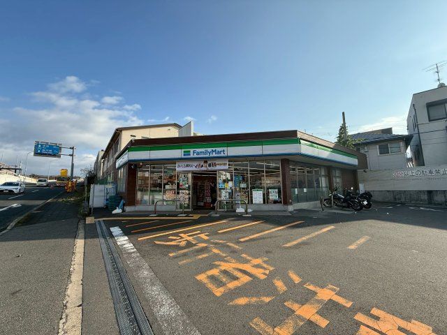 プレサンスロジェ伏見の周辺|ファミリーマート伏見京町店です。