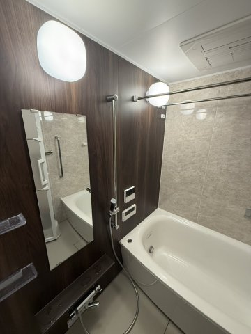 プレサンスロジェ伏見の浴室|設備充実しているバスルームです。