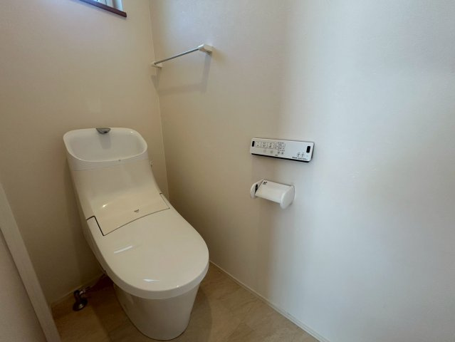 乙訓郡大山崎町円明寺鳥居前のトイレ