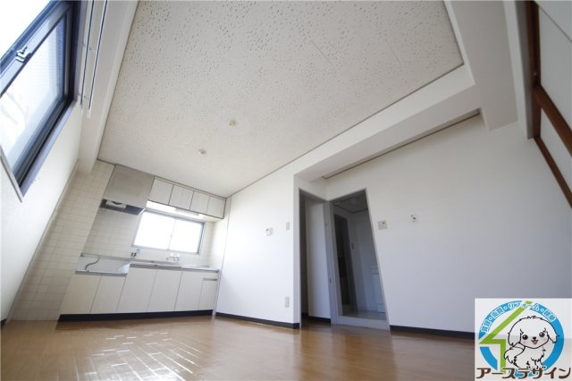 ハイツOGIの居間・リビング