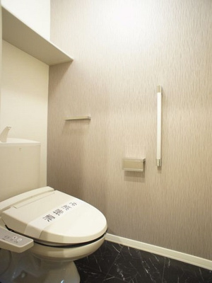 【トイレ】 | エルヴァージュB | 温水洗浄暖房便座機能付きです♪