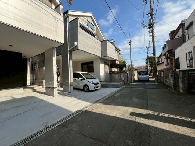 西東京市谷戸町３丁目　新築一戸建　西武池袋線　ひばりヶ丘の前面道路含む現地写真