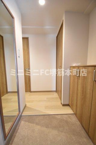 レジディア西天満の玄関