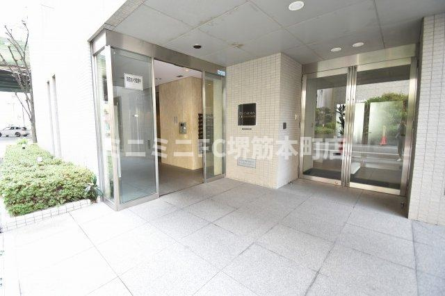 レジディア西天満のエントランス