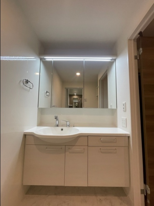 スペチアーレ万代　住吉小学校区の洗面所|スペチアーレ万代