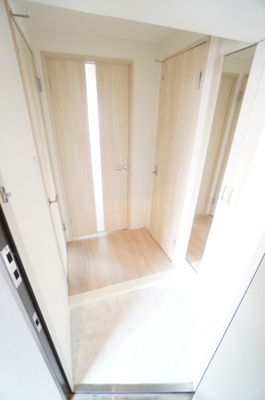 【玄関】 | Au Soleil CHIBA | ※同物件・反転タイプの写真です。