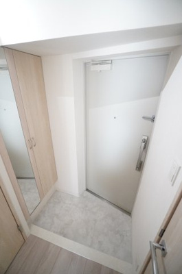 【玄関】 | Au Soleil CHIBA | ※同物件・反転タイプの写真です。