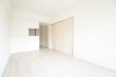 【居間・リビング】 | Au Soleil CHIBA | ※同物件・反転タイプの写真です。