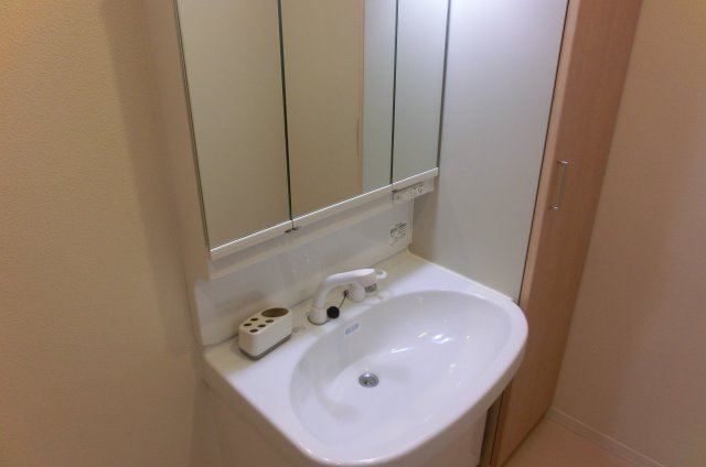 シャーメゾン稲田本町C棟の洗面所|☆掲載されている写真は同物件の別部屋のものとなりますのでご注意ください。