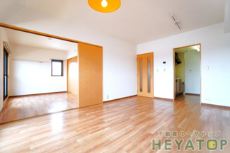 【居間・リビング】 | ＬＤＫ１２.８帖と洋室６.４帖（同仕様写真）