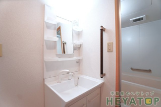 【洗面所】 | 便利なシャワー付き洗面化粧台（同仕様写真）