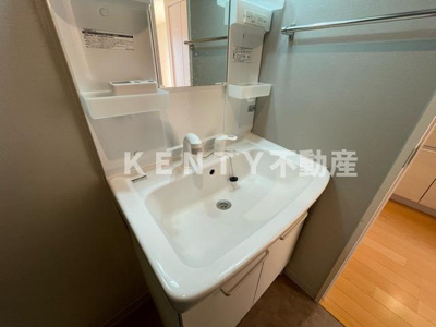 【洗面所】 | Ｌａ　Ｗａｌｅａｉｎａ | スペースが確保できる洗面所です