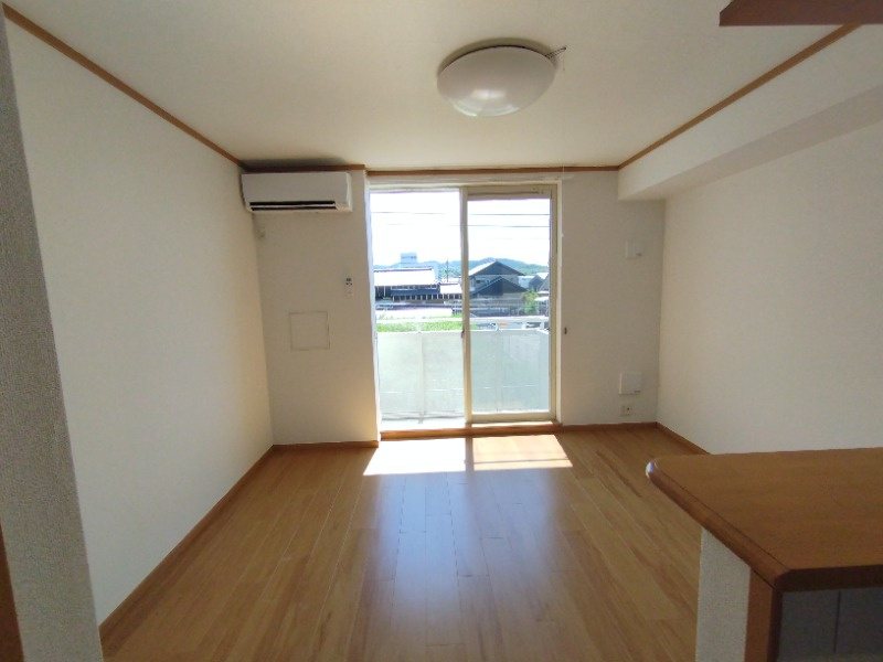 ウッドイン３番館の居間・リビング