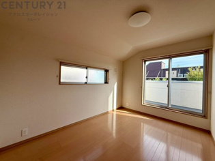 寝室…リラックスできるプライベート空間で、快適な睡眠をサポート。個人の好みに合わせたインテリアや寝具で心地良さを追求。プライベートな時間を過ごし、リフレッシュする場所におすすめです。